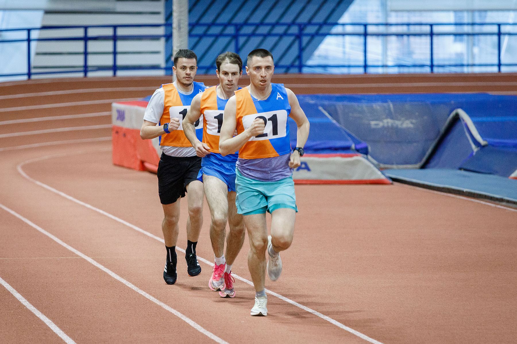 Успехи спорта. Легкая атлетика раньше. Чемпион Санкт-Петербурга по легкой атлетике. Бег по кругу спорт. Соревнования по бегу в с. Топчиха стадион.